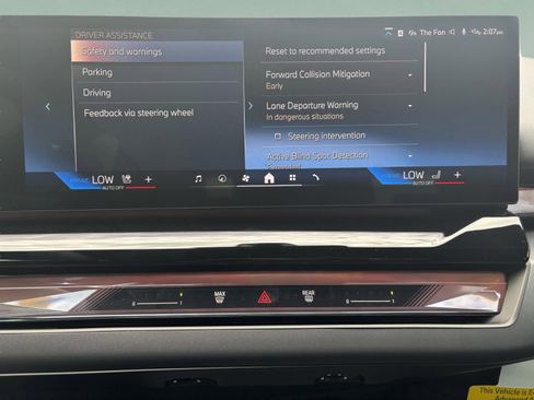 Used 2025 BMW i5 eDrive40i w/ Premium Package RWD image 17