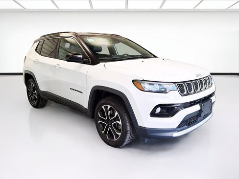 Used 2023 Jeep Compass Limited AWD/4WD image 3