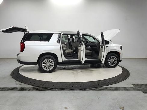 Used 2021 GMC Yukon XL SLT w/ SLT Premium Package RWD image 17