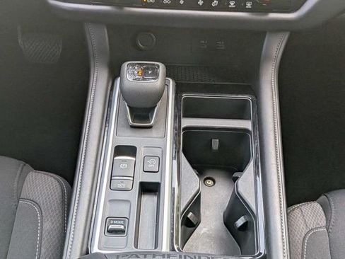 Used 2024 Nissan Pathfinder SV FWD image 20