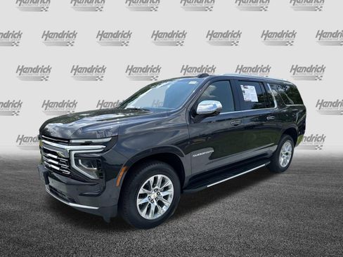 Used 2025 Chevrolet Suburban Premier RWD image 5