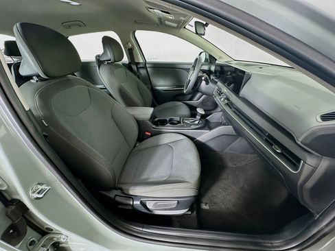 Used 2025 Kia K4 LXS image 31