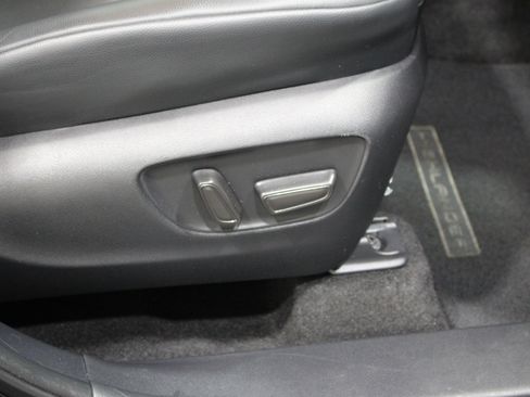 Used 2024 Toyota Highlander XLE AWD/4WD image 27