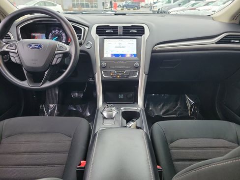 Used 2020 Ford Fusion SE image 9