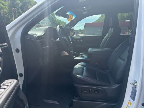Certified 2023 Chevrolet Tahoe Z71 w/ Luxury Package AWD/4WD image 9