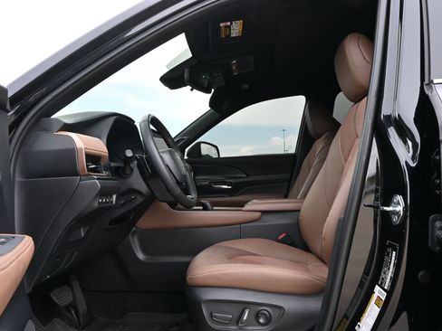 Used 2025 Toyota Grand Highlander AWD Hybrid image 16