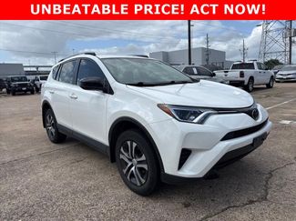 Used 2018 Toyota RAV4 LE video 1