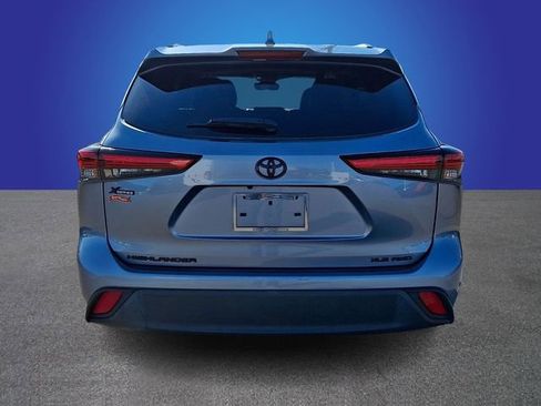Used 2022 Toyota Highlander XLE AWD/4WD image 5