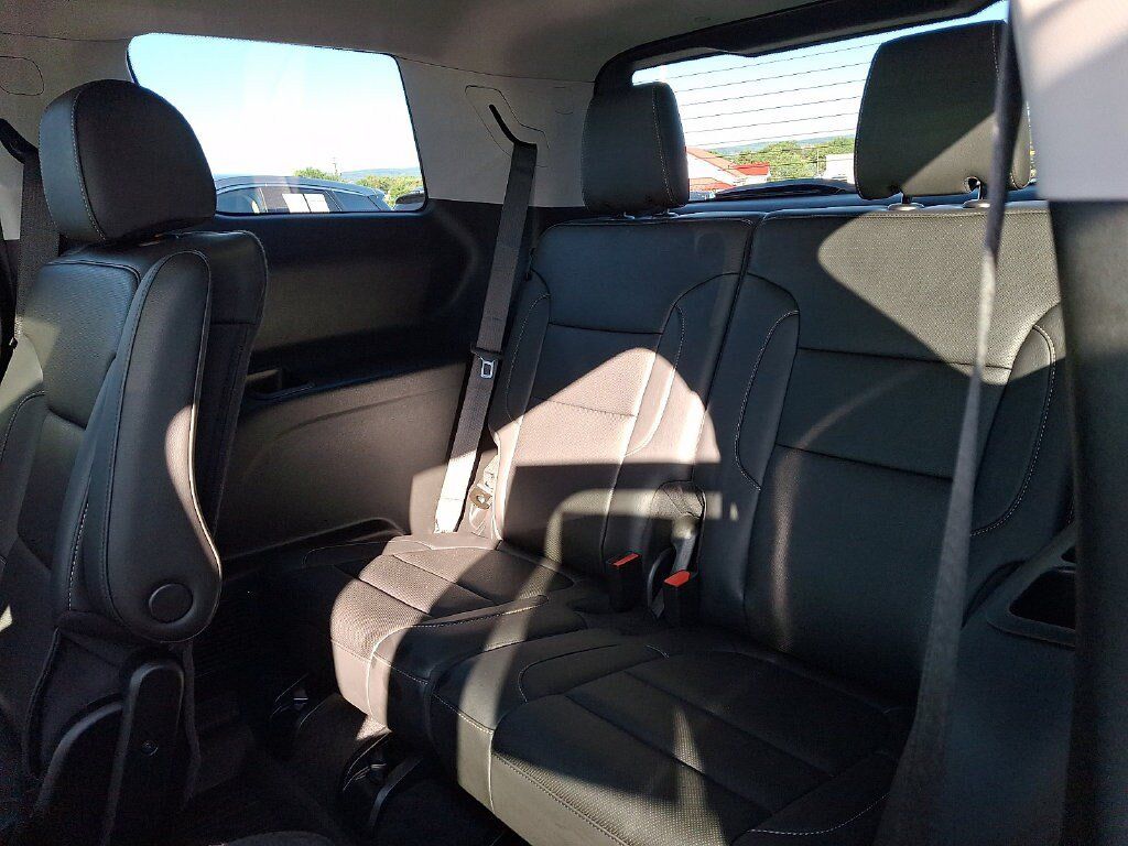 Used 2023 GMC Acadia SLT w/ Technology Package AWD/4WD image 10