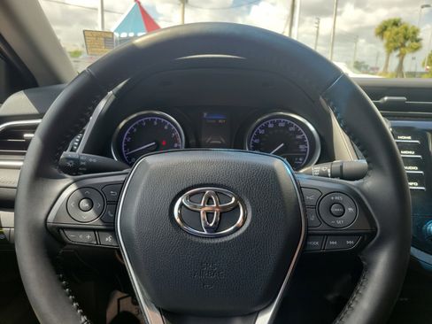 Used 2018 Toyota Camry SE w/ Convenience Package image 15