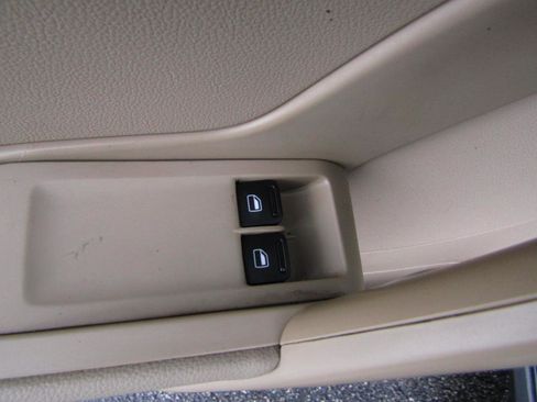 Used 2017 Volkswagen Beetle 1.8T SE image 10