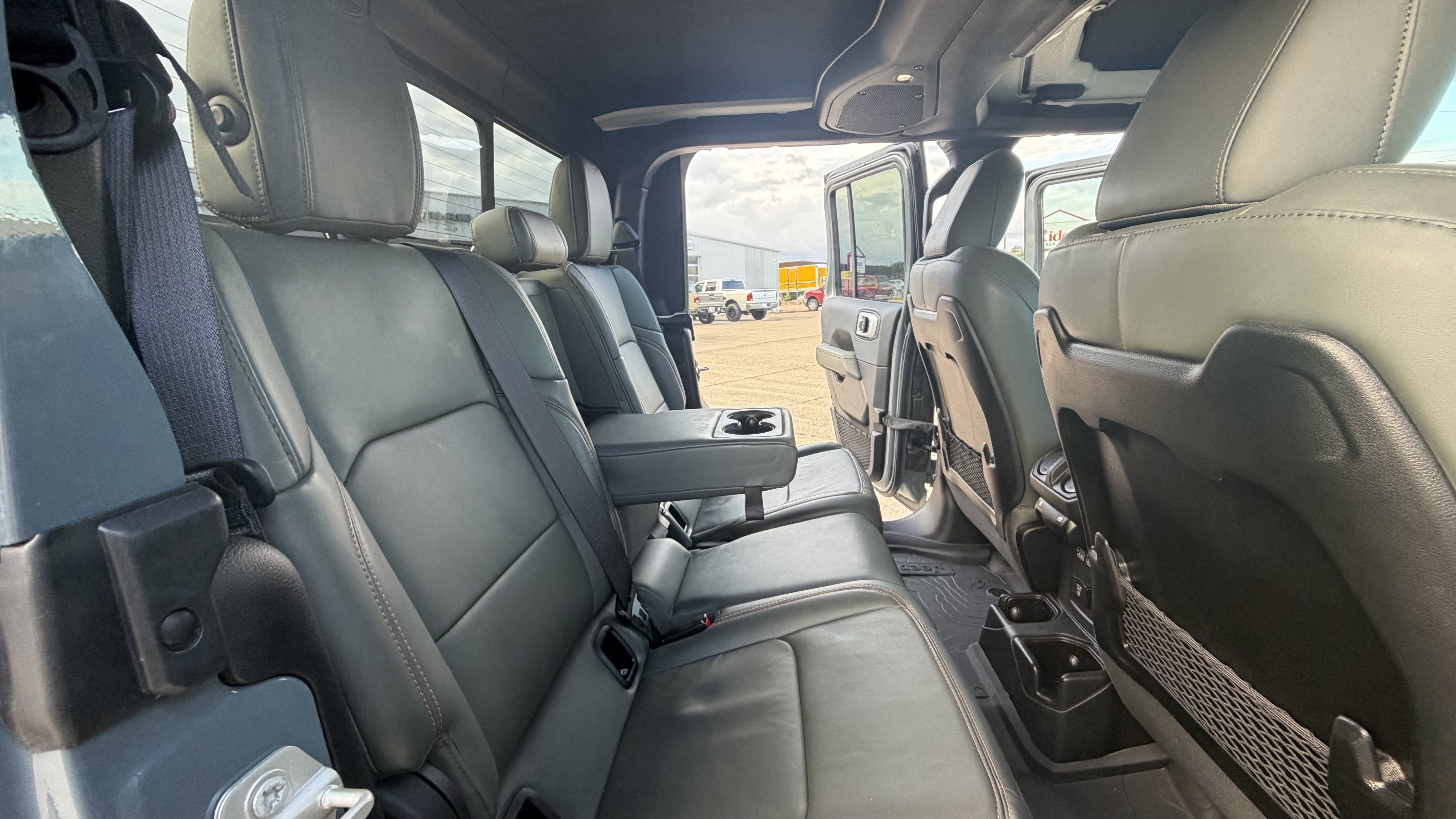 Used 2024 Jeep Gladiator Mojave AWD/4WD image 43