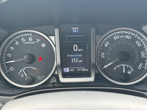 Used 2017 Toyota Tacoma SR5 image 7