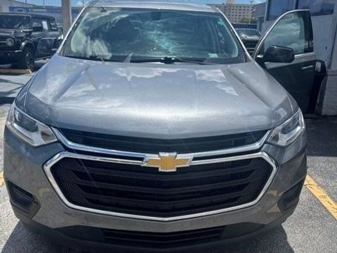 Used 2021 Chevrolet Traverse LS FWD image 1