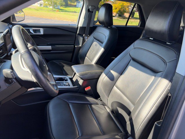 Used 2024 Ford Explorer XLT w/ Equipment Group 202A AWD/4WD image 10