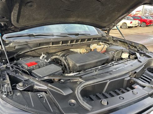 Used 2023 Chevrolet Suburban LT image 38