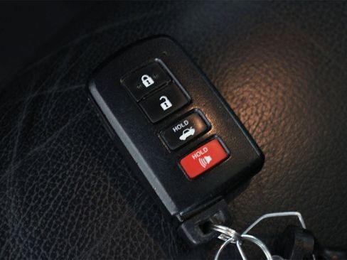 Used 2017 Toyota Avalon Touring image 32