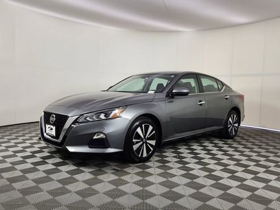 Used 2022 Nissan Altima 2.5 SV