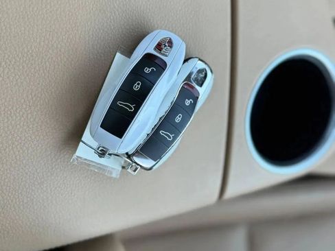 Used 2013 Porsche Panamera 4 Platinum Edition AWD/4WD image 22