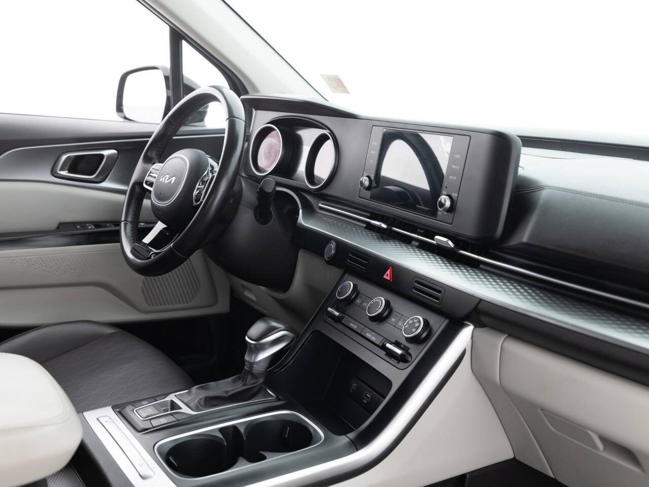 Used 2023 Kia Carnival LX FWD image 27