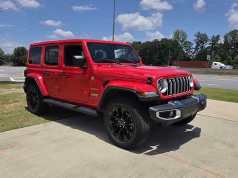 Used 2024 Jeep Wrangler Unlimited Sahara AWD/4WD image 4