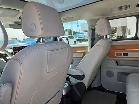 Used 2025 Volkswagen ID. Buzz 1st Edition image 9