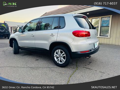 Used 2013 Volkswagen Tiguan S image 9