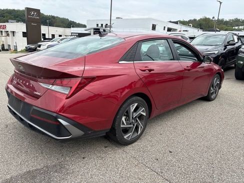 Used 2025 Hyundai Elantra Limited FWD image 5