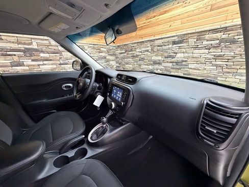 Used 2018 Kia Soul + FWD image 13