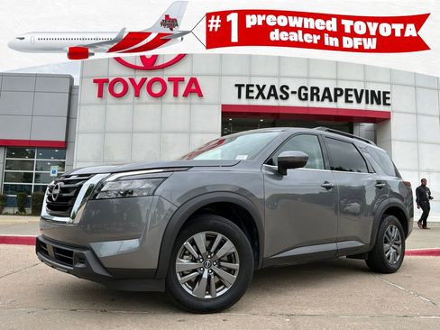 Used 2025 Nissan Pathfinder SV FWD image 1