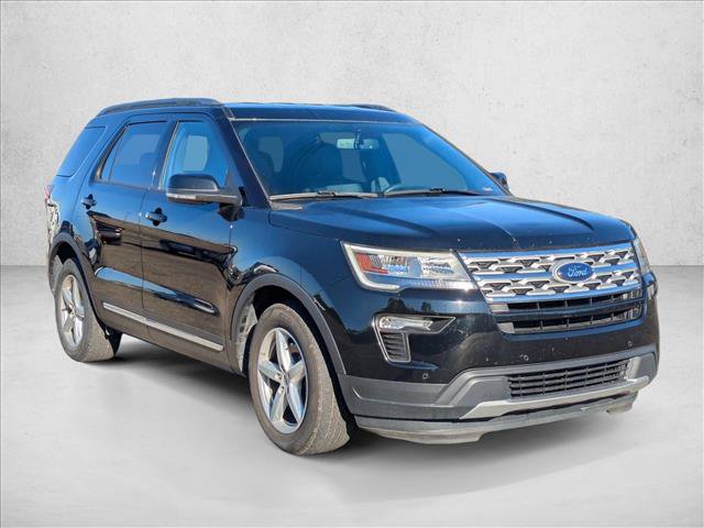 Used 2018 Ford Explorer XLT w/ Equipment Group 202A FWD image 3