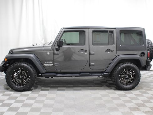 Used 2018 Jeep Wrangler Unlimited Sport image 26