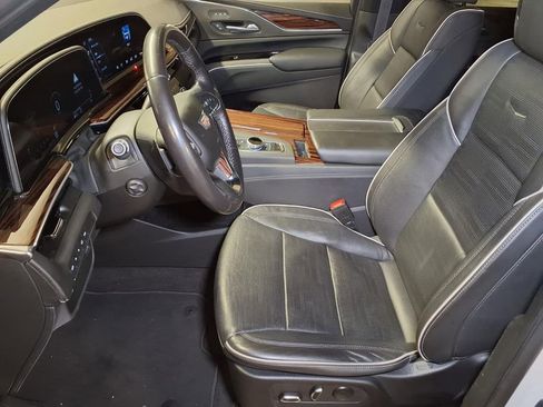 Certified 2022 Cadillac Escalade ESV Premium Luxury AWD/4WD image 13