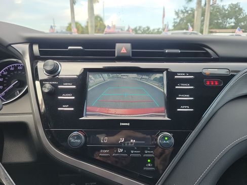 Used 2020 Toyota Camry SE FWD image 27