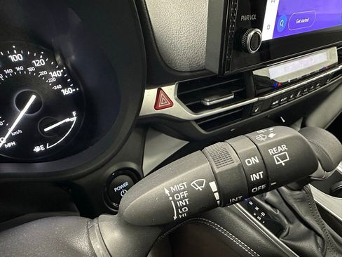 Used 2025 Toyota Sienna XLE image 23