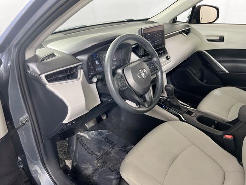 Used 2024 Toyota Corolla Cross L FWD image 9