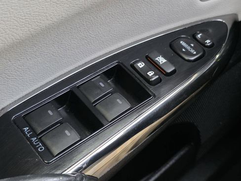 Used 2018 Toyota Avalon Limited image 9