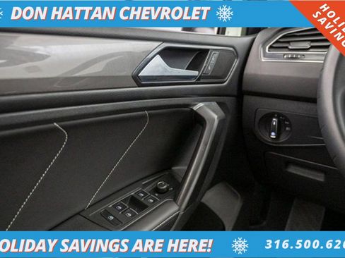 Used 2023 Volkswagen Tiguan SE w/ Panoramic Sunroof Package image 17