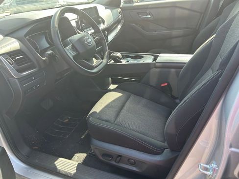 Used 2025 Nissan Rogue SV FWD image 11