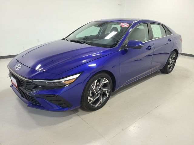 Used 2024 Hyundai Elantra Limited FWD image 3