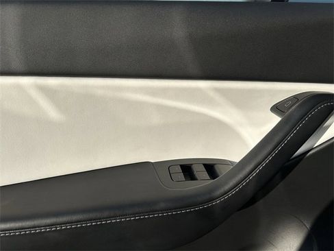 Used 2021 Tesla Model Y Performance image 22
