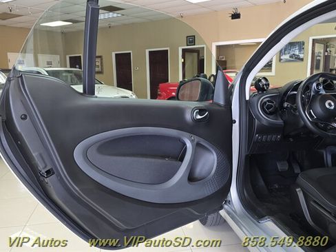 Used 2018 smart fortwo electric drive RWD image 9