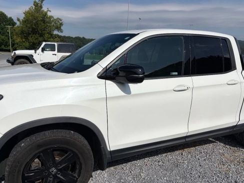 Used 2022 Honda Ridgeline Black Edition image 2