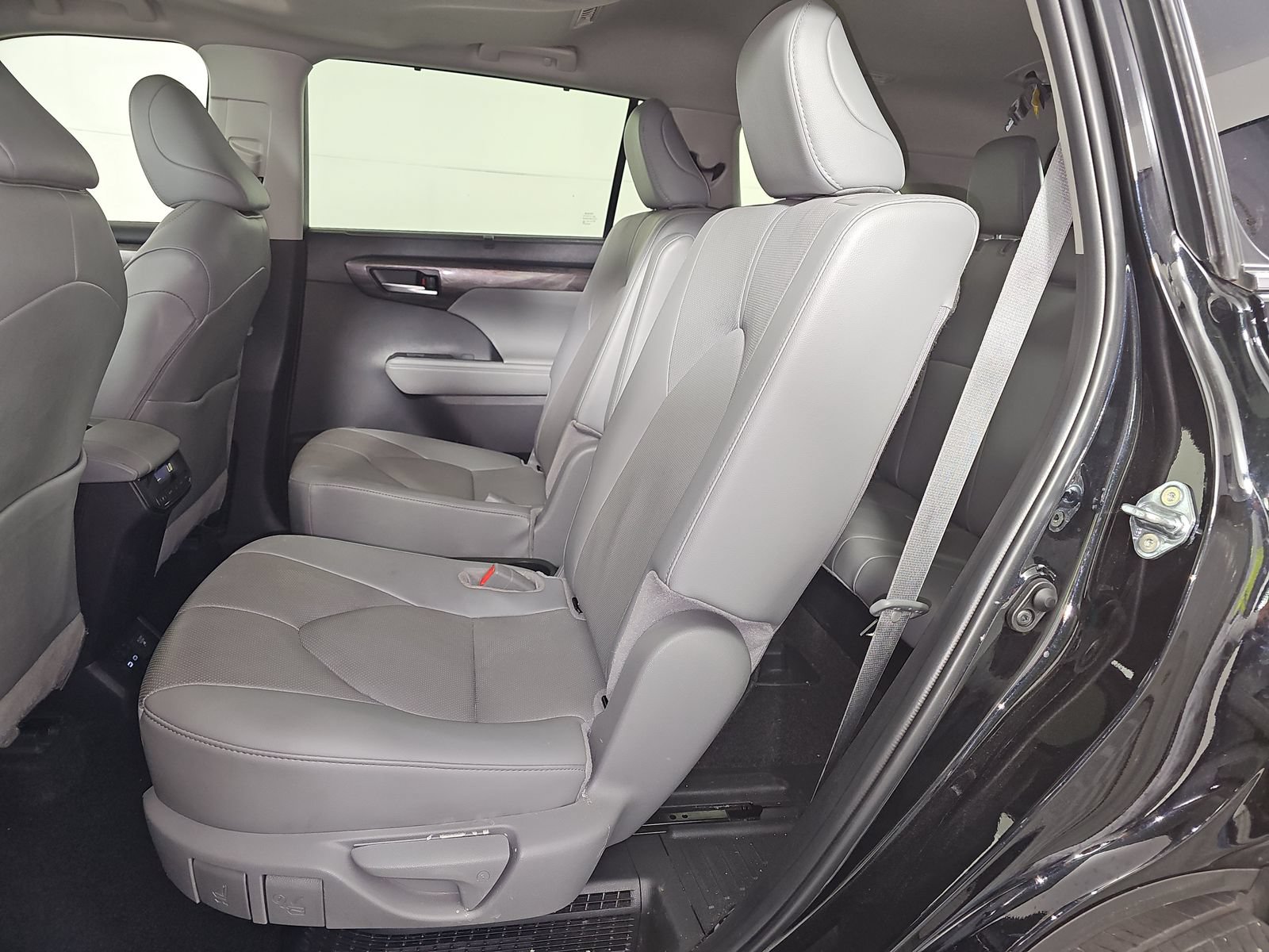 Certified 2026 Toyota Highlander Limited AWD/4WD image 28