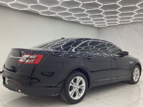 Used 2017 Ford Taurus SE image 12