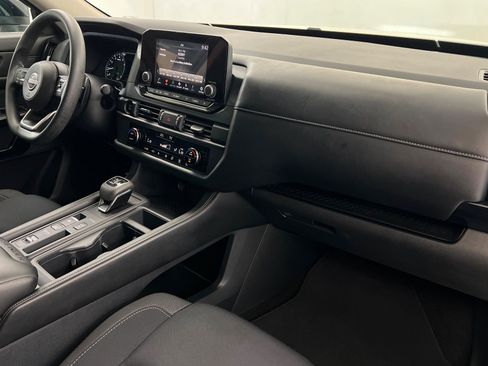 Used 2025 Nissan Pathfinder S FWD image 27