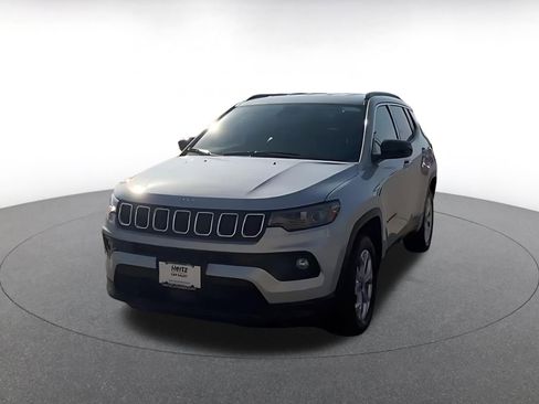 Used 2025 Jeep Compass Latitude image 8