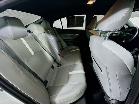 Used 2025 Toyota Camry SE w/ Convenience Package image 11