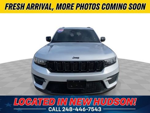 Used 2025 Jeep Grand Cherokee Altitude image 5
