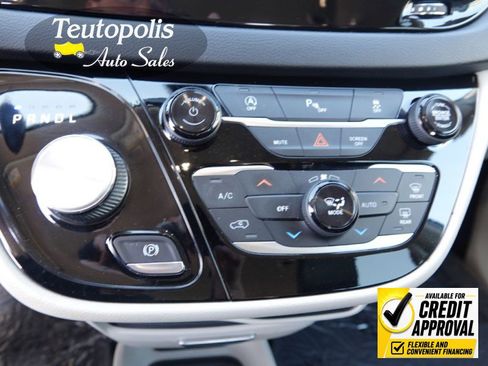 Used 2019 Chrysler Pacifica Touring-L FWD image 26